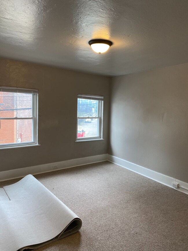 Building Photo - Newly renovated Lawrenceville Townhome