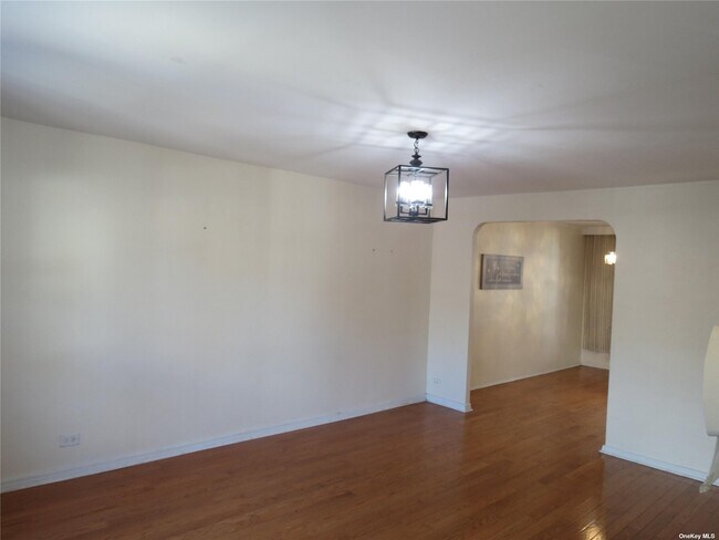 Foto del edificio - 70-08-70165 165th St