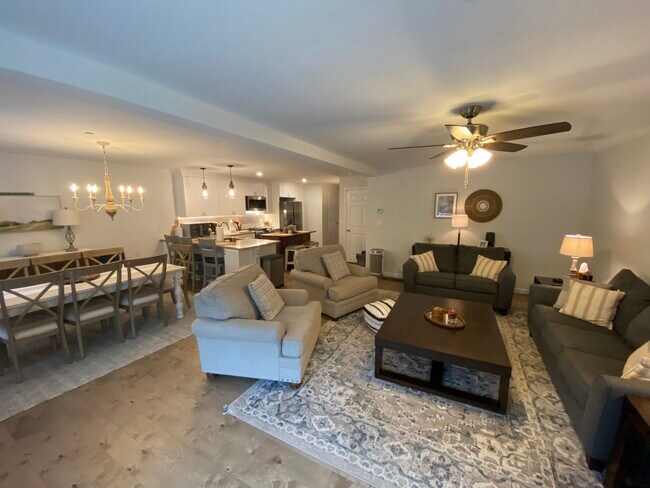 Building Photo - 265 Woodview Way