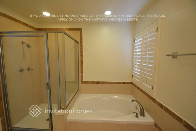 Building Photo - 1320 Date Palm Dr