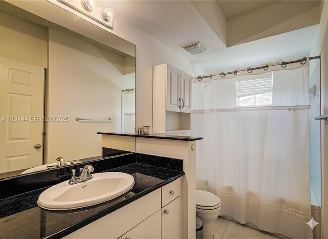 Foto del edificio - 17100 N Bay Rd