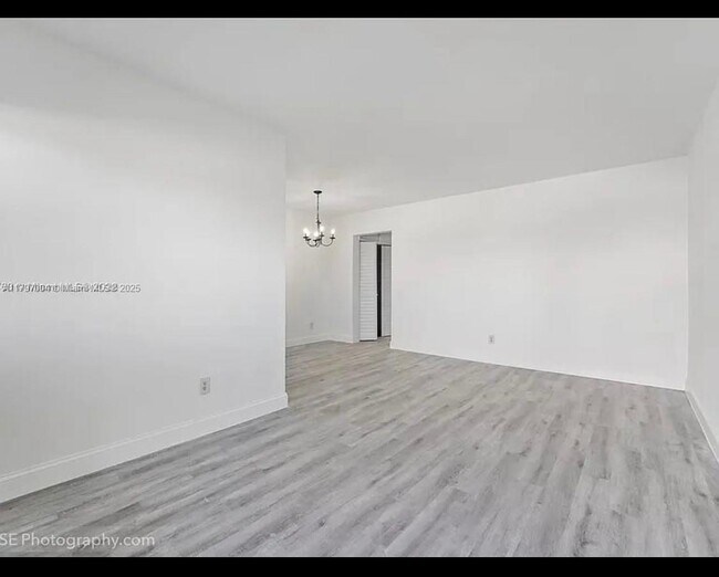 Foto del edificio - 427 Santander Ave