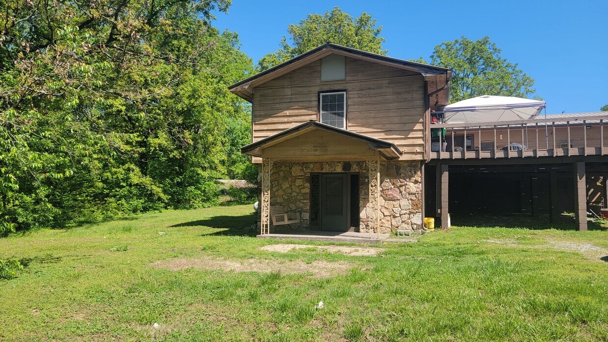 300 Antioch Rd Unit 300 A Antioch Rd., Batesville, AR 72501 Room for