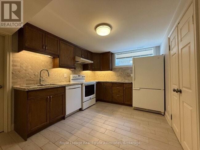 Building Photo - 252 Codsell Ave
