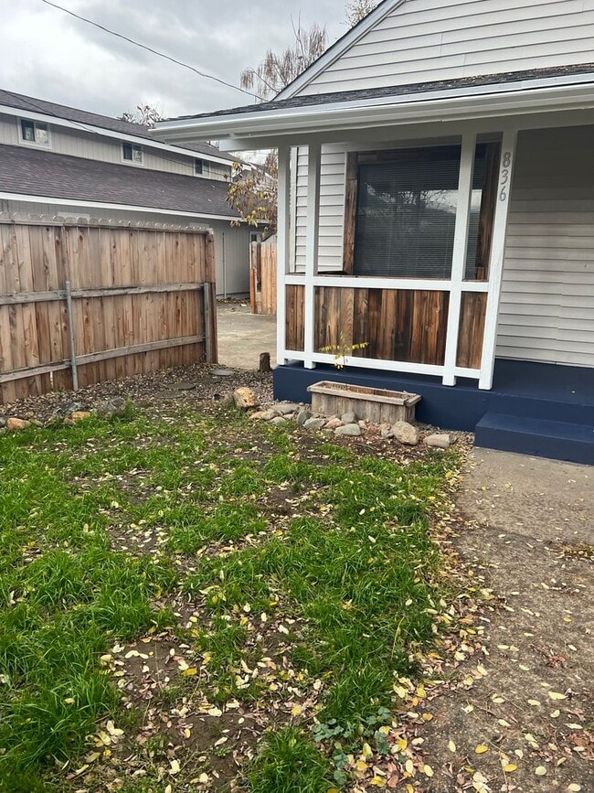 Building Photo - 3BED 2.5BATH HOME NEAR DOWNTOWN