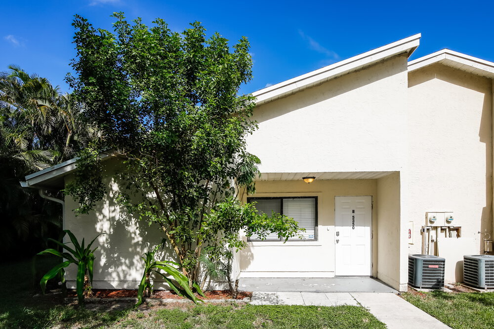 Foto principal - 5350 Elmhurst Rd