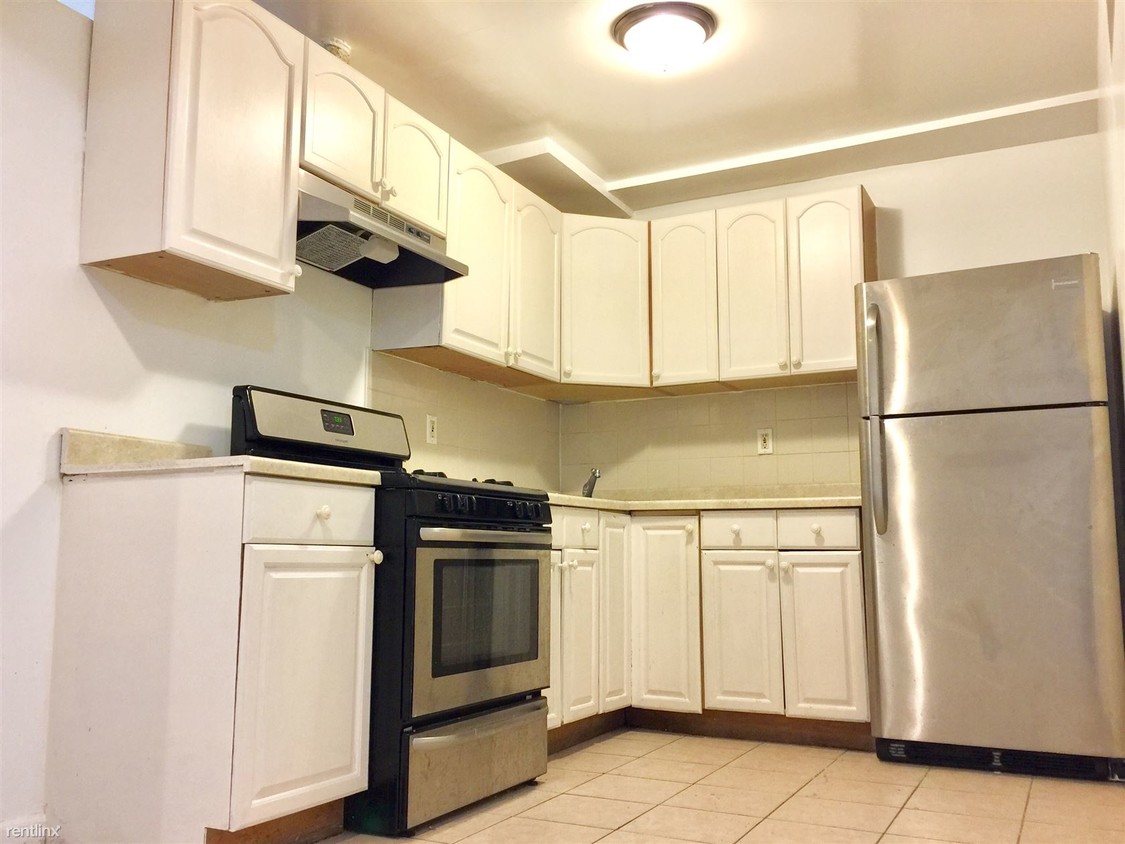 Primary Photo - 1017 Halsey St