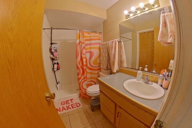 Foto del edificio - 3D Tour Available - Off-Street Parking + Washer & Dryer Included + Pet Friendly! Available August...