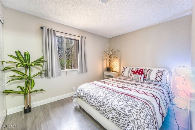 Foto del edificio - 4441 Rich Dr