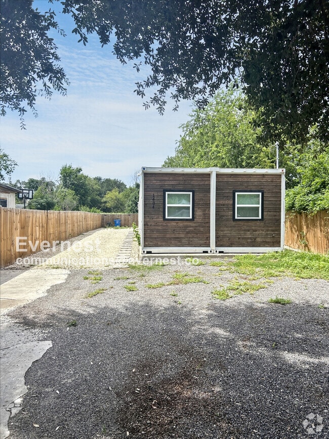 Building Photo - 1404 Rivas St