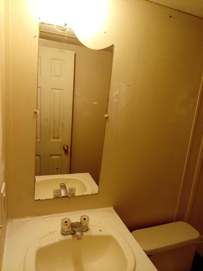 Building Photo - 2504 Winston Churchill Dr