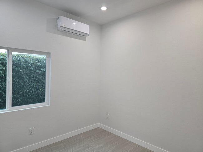 Foto del edificio - 12687 Aristocrat Ave