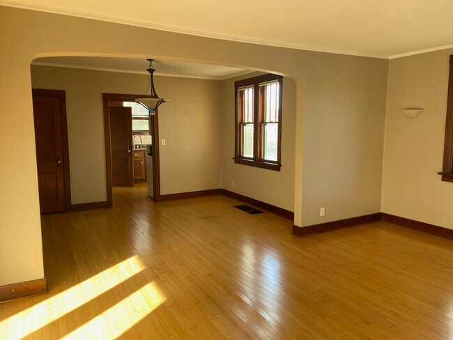 Building Photo - 1602 Cass St