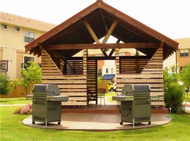 Foto del edificio - 13420 Lyndhurst St