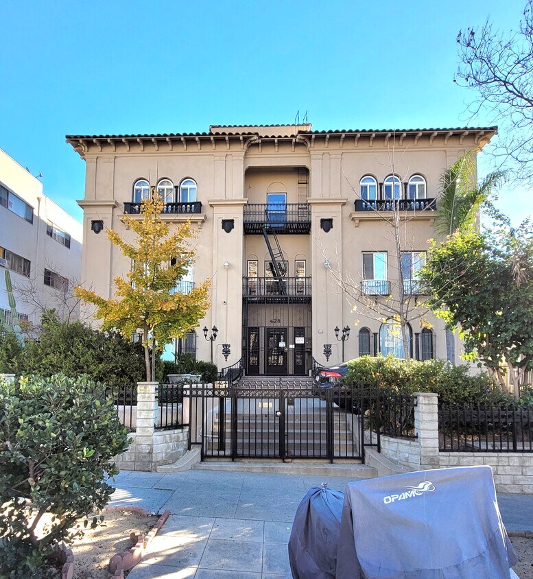Foto principal - 428 S Mariposa Ave