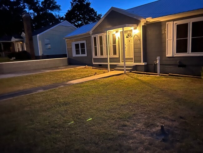 Building Photo - 519 Lakeview Ave