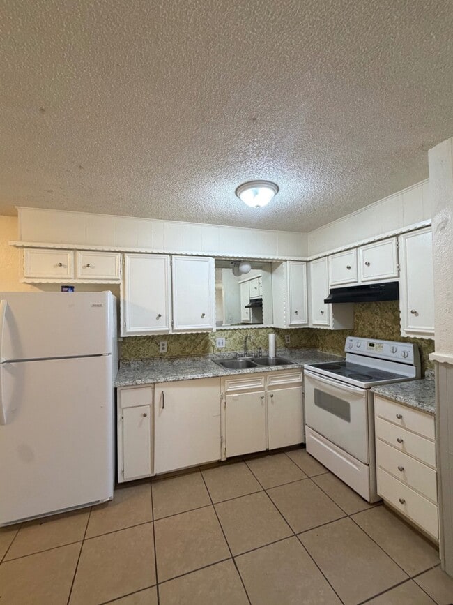 Building Photo - 1613 38th St