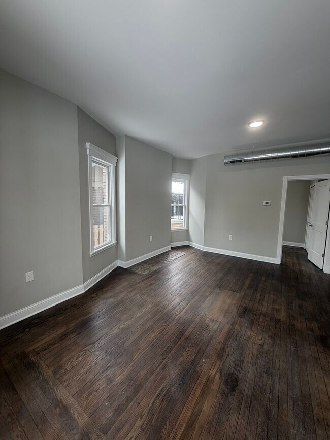 Foto del edificio - 445 E Grand Blvd