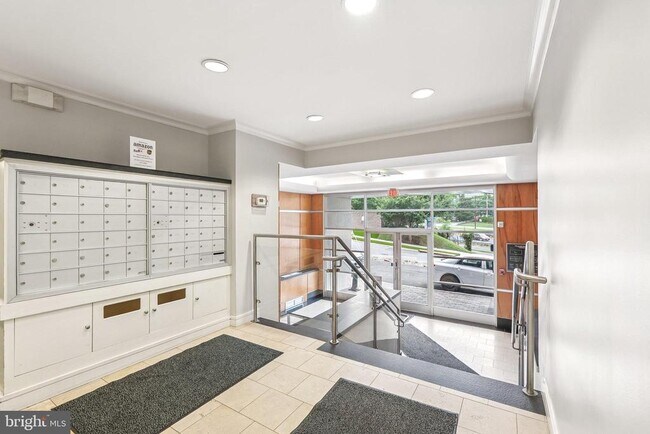 Foto del edificio - 1730 Arlington Blvd
