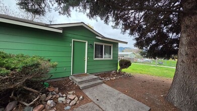 Building Photo - 1007 Pullman St