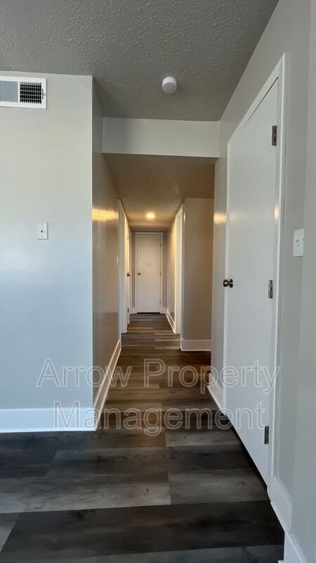 Building Photo - 321 Chestnut St