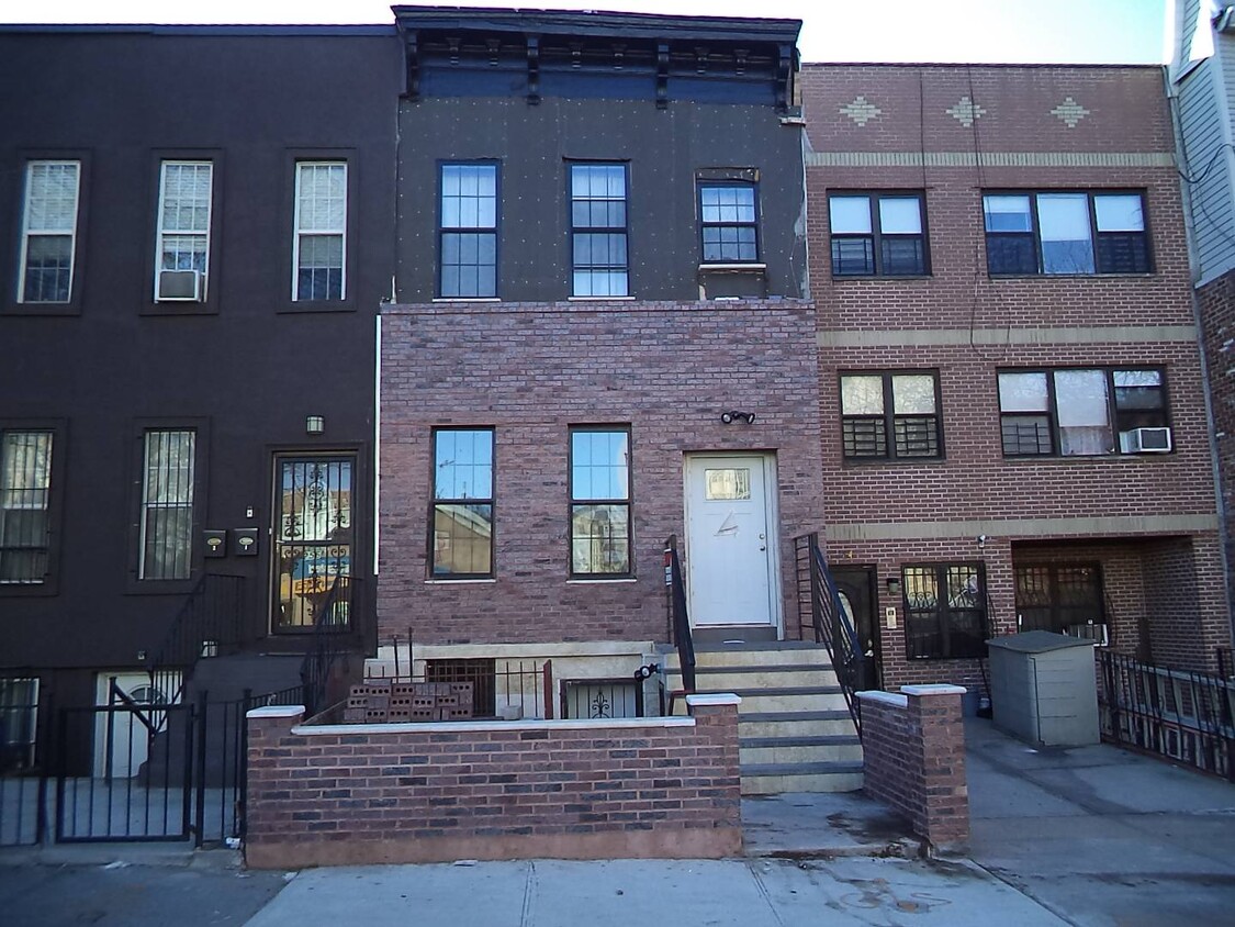 Primary Photo - 254A Saratoga Ave