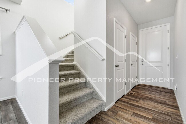 Building Photo - Gorgeous Home with Washer/Dryer and 2-Car Garage