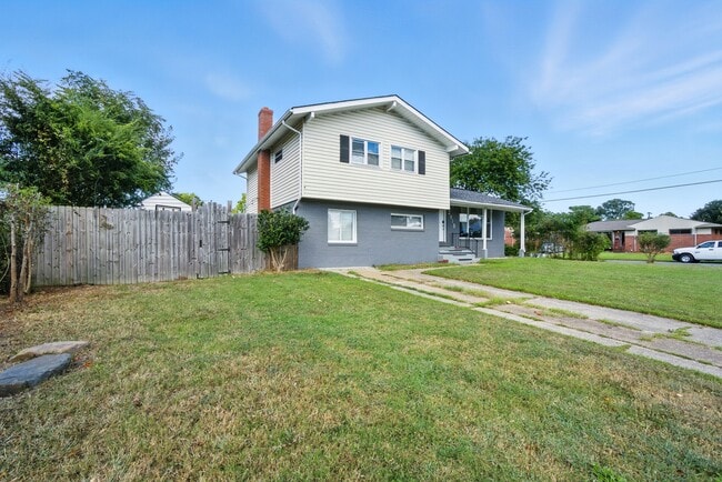 Building Photo - 2918 Somerset Ln