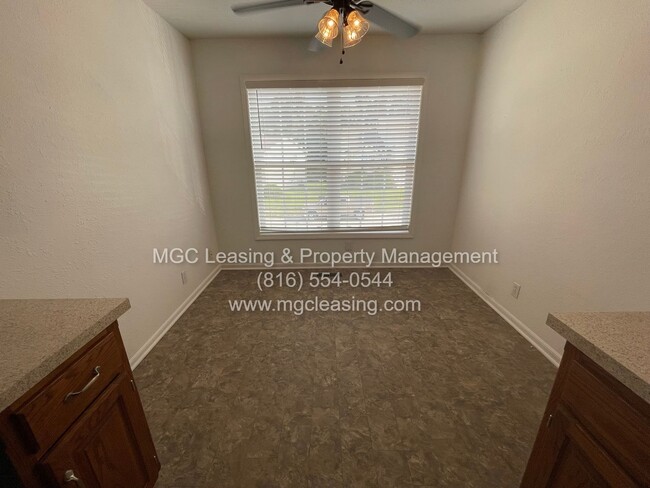 Foto del edificio - 5816-5818 NE 42nd St