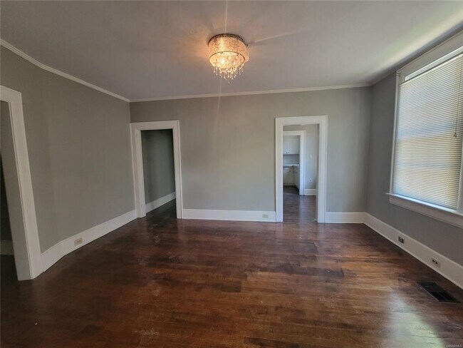 Foto del edificio - 2 Bedroom 1 Bath in Triplex in the Beautiful Garden District