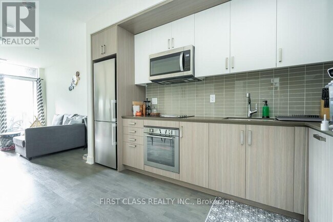 Photo du bâtiment - 1575 Lakeshore Rd W