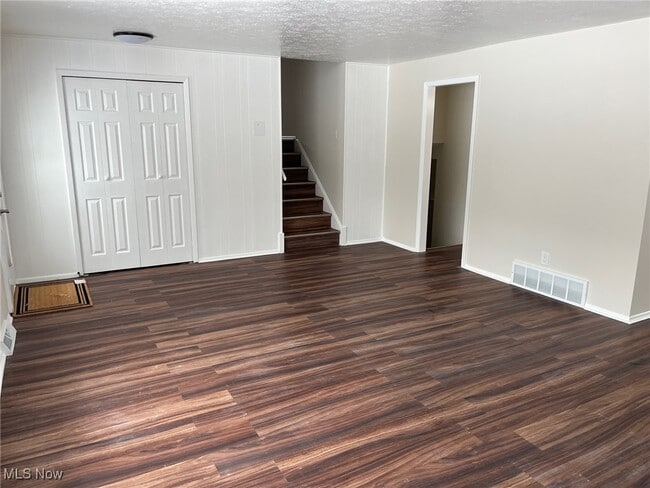 Foto del edificio - 8671 Ashwood Dr