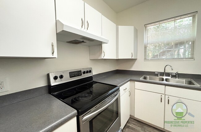 Building Photo - 129 Harrington Ave