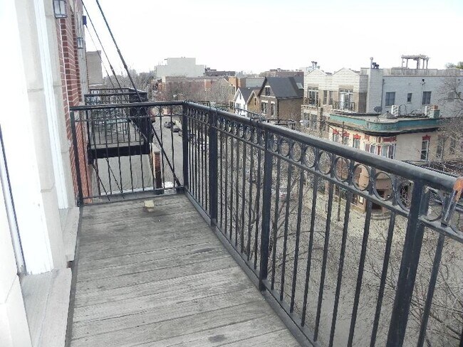 Foto del edificio - 2535 N Southport Ave