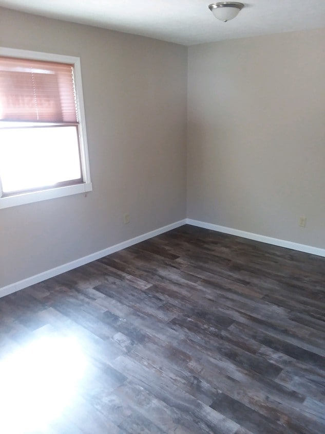 AREA FOR QUEEN SIZE BED - 150 London Rd