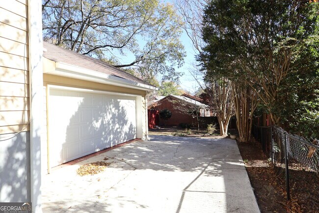 Building Photo - 217 Mountain View St