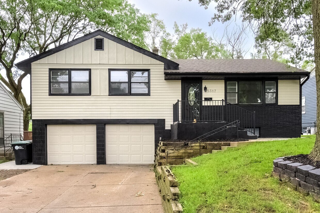 Primary Photo - Beautiful 3 Bedroom Home!