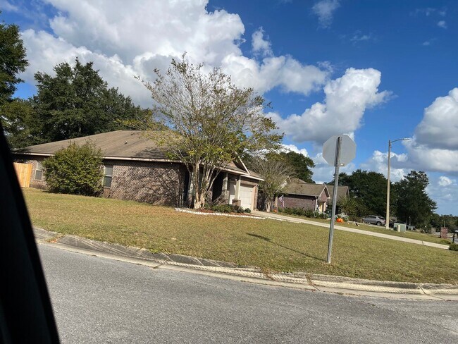 Foto del edificio - Beautiful 3BR/2BA Home in Rustic Ridge - Minutes from NAS Whiting Field