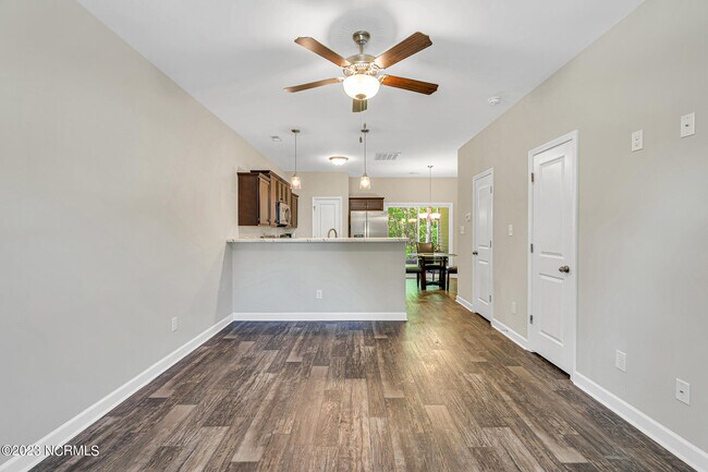 Foto del edificio - 14 Jaydn Dr W