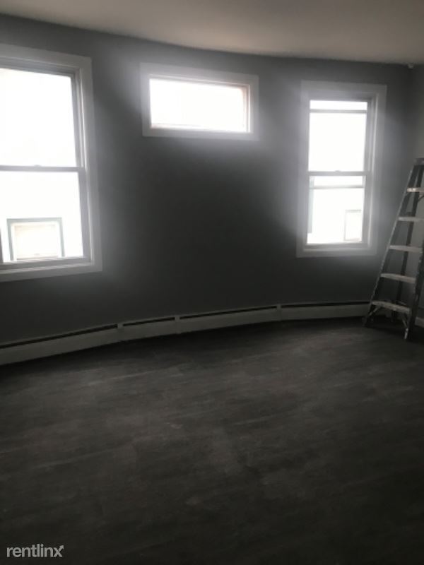 Building Photo - 3 br, 2 bath Apartment - 11 Baldwin Ave