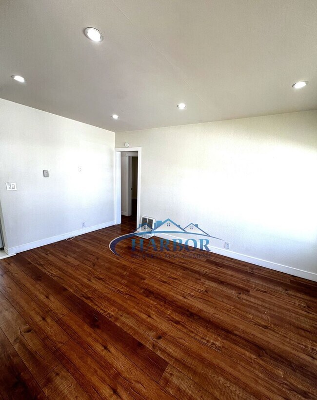 Foto del edificio - Spacious 3-Bedroom 1.5 Bath with a Large B...