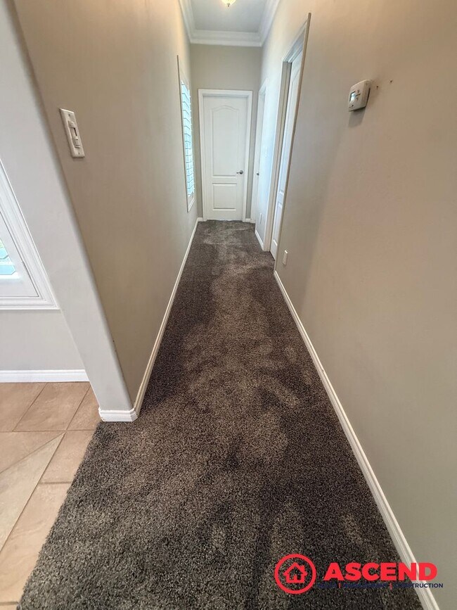 Foto del edificio - Charming Home in Olive Dr Area!