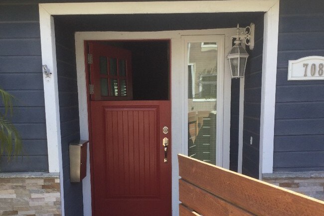Dutch Door Entry - 708 Flagler Ln