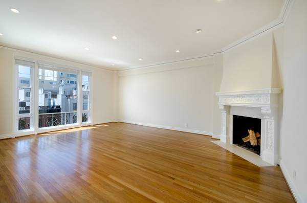 Sala de estar con chimenea - 2140 Pacific Ave