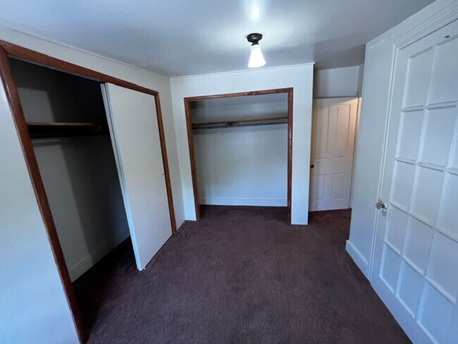 Building Photo - 4 Bedroom 1.5 Baths