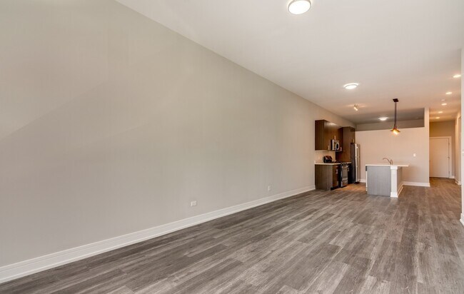 Building Photo - 3220 N Lincoln Ave