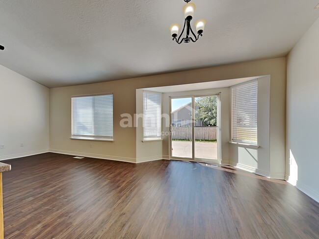 Building Photo - 3672 Nairn Dr