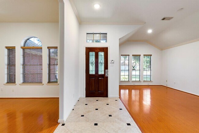 Building Photo - 207 Annes Way