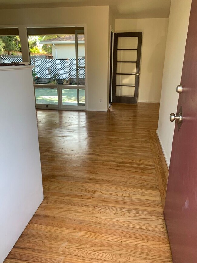 Foto del edificio - G1 | 139-141 Hobart Avenue