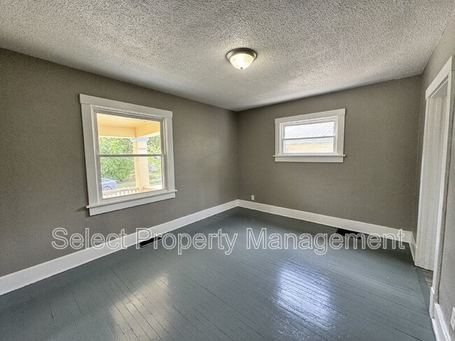 Building Photo - 454 Kinnaird Ave